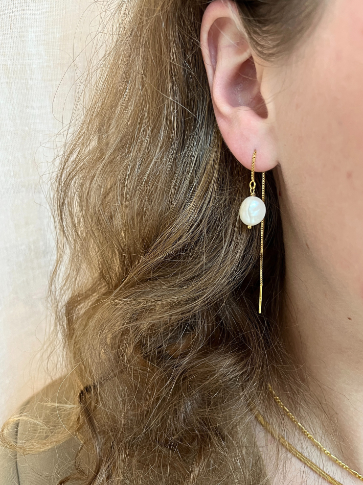 Guld øreringe med perle