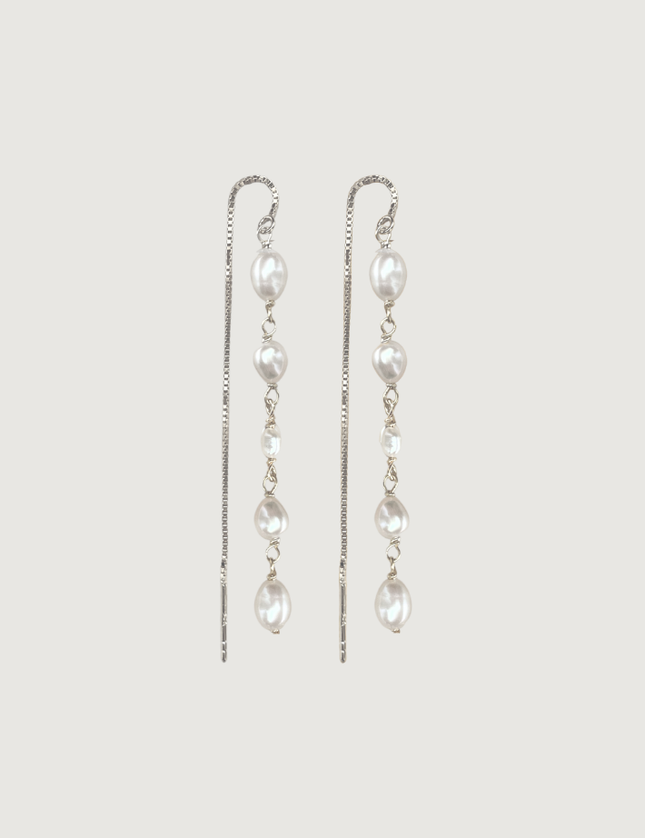 Perleøreringe i sølv med kæder og ferskvandsperler