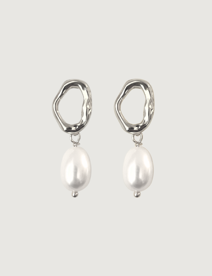 Mira Pearl earrings