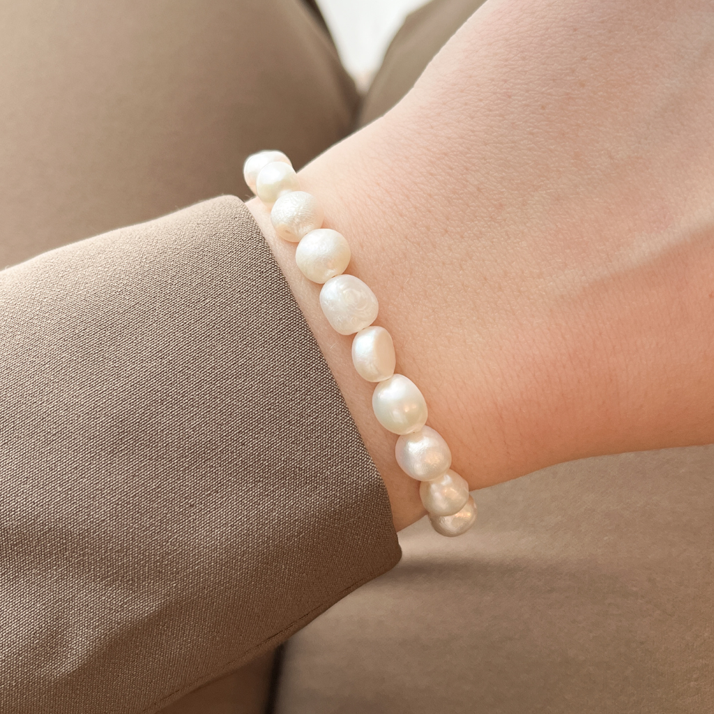 Perlearmbånd med ferskvandsperler og store perler