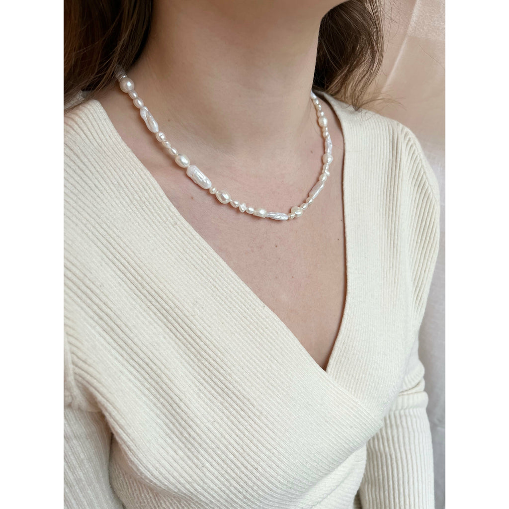 Biwa perler, barok perler og ovale ferskvandsperler på denne flotte perlehalskæde
